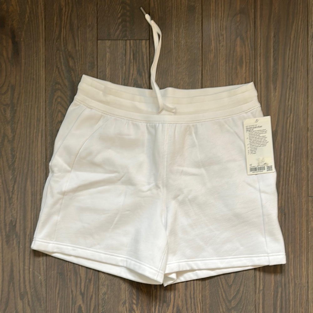 NWT lululemon Scuba short